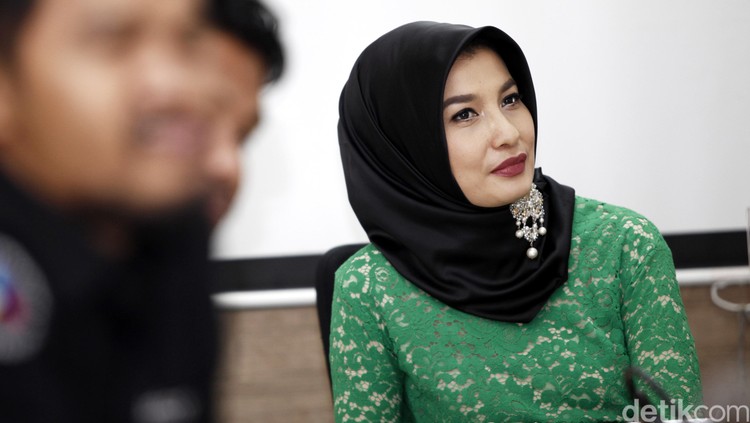 Arzetty Bilbina memiliki nama lengkap Arzetty Bilbina Setiawan saat berkunjung ke kantor detikcom. Reno/detikcom.