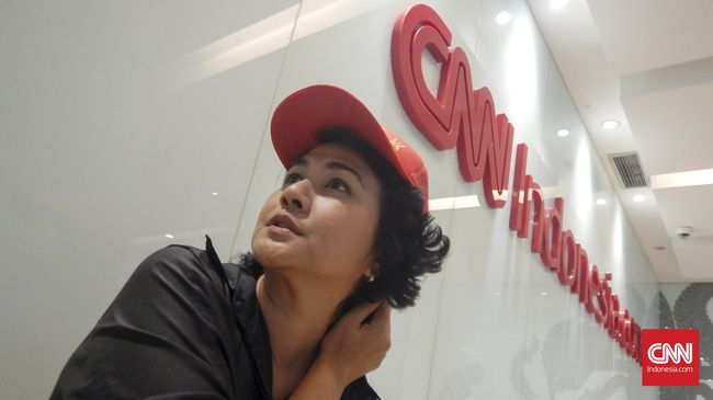 “Sebagai perempuan Minangkabau, aku enggak suka nge-fans sama Kartini," kata sang sineas feminis. “Aku kurang setuju emansipasi."