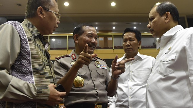 Kapolri Jenderal Badrodin mengatakan selama ini yang dilakukan polisi hanya mengambil sampel untuk diserahkan ke kejaksaan agar bisa diteliti isinya.