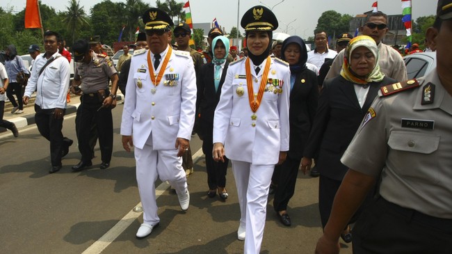 Wakil Wali Kota Tangsel, Benyamin Davnie menyatakan Tangerang Selatan takkan menerapkan PSBB total karena kondisi Covid-19 menurutnya masih terkendali.