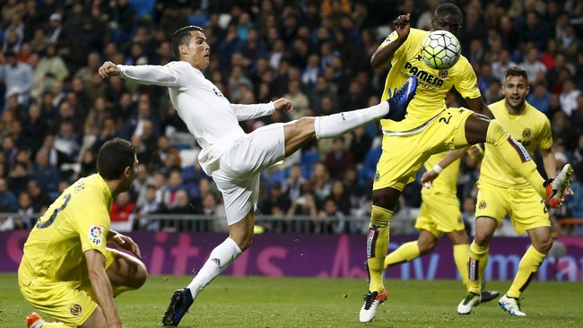 Bek tengah Villarreal Eric Bailly disebutkan telah melewati tes medis bersama Manchester United.