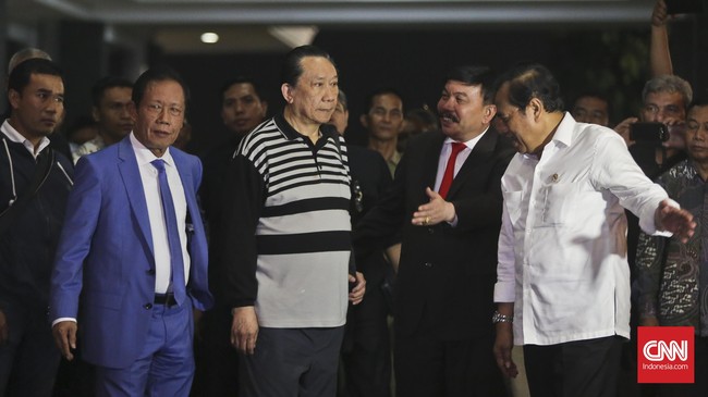 Samadikun Hartono divonis harus membayar kerugian negara sebesar Rp169 miliar. Ia kabur dari pemidanaan pada tahun 2003 dan baru ditangkap April lalu.