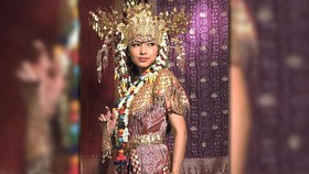 Busana Pengantin Palembang Pikat Wanita Roma