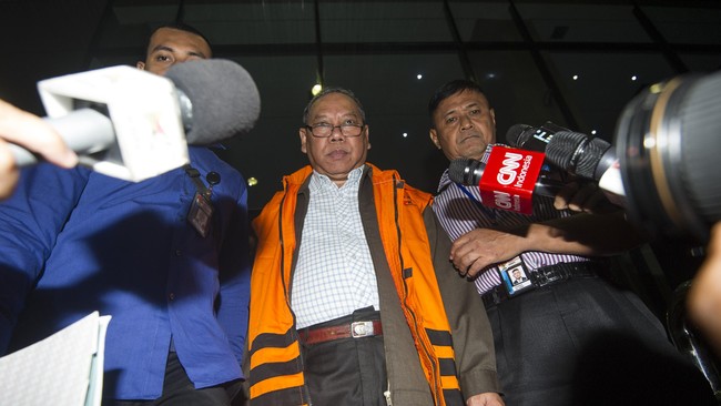 Eddy Sindoro adalah bekas bos Lippo Group yang diduga terlibat kasus dugaan suap pengajuan Peninjauan Kembali atas perkara anak usaha perusahaannya.