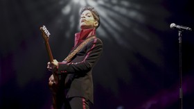 Keluarga Prince Minta Trump Setop Gunakan Lagu 'Purple Rain'