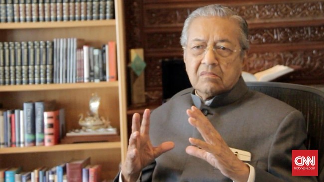 Dahulu dihujat sebagai diktator, mantan perdana menteri Mahathir Mohamad kini dinilai memiliki pengaruh positif bagi gerakan reformasi di Malaysia.