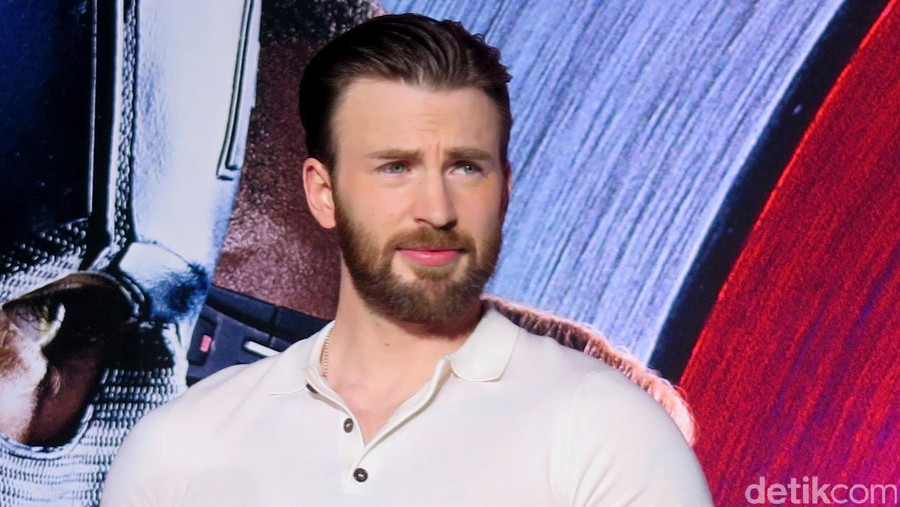 Captain America Blue Carpet di Marina Sand Bay