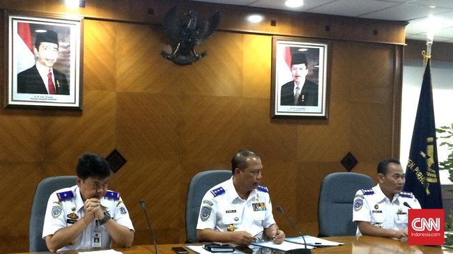 Selain soal tarif, Kemenhub juga mengatur soal bentuk Surat Tanda Nomor Kendaraan (STNK) dari para mitra pengemudi Grab dan Uber.