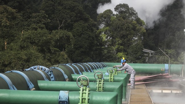 PT PLN (Persero) menyiapkan sejumlah proyek pembangkit listrik tenaga panas bumi (PLTP) dengan kapasitas total 590 MW.