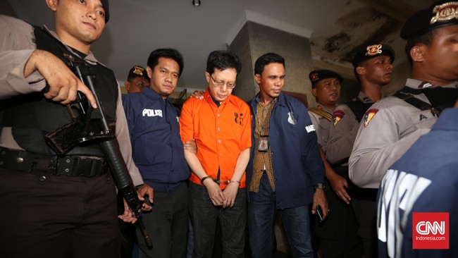 Polisi terus melakukan upaya pengejaran dua buronan pemegang Saham PT Anta Boga Delta Sekuritas Indonesia, Anton Tantular dan Direktur Utama Hendro Wiyanto.