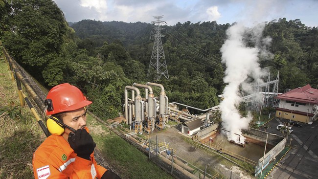 Kepastian pasokan listrik tambahan dari empat PLTP yang dikelola Pertamina Geothermal Energy menunggu kesepakatan harga dengan PLN sebagai pembeli.
