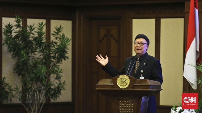 Mendagri Tjahjo Kumolo tak memungkiri ada kemungkinan kemunduran Rustam Effendi berkaitan pada ketidakcocokan dirinya dengan Gubernur DKI Jakarta Ahok.