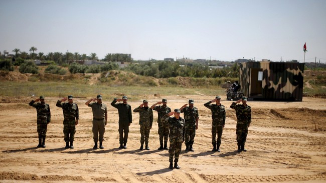 Kelompok militan Hamas menurunkan pasukan ke perbatasan Mesir-Gaza untuk menunjukkan bahwa mereka tidak mendukung ISIS seperti yang dituduhkan Kairo.