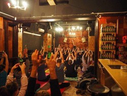 Latihan Yoga Dikira Pembunuhan Massal, Polisi Datang, Ternyata...