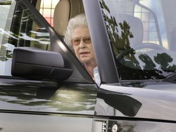 Cerita Ratu Elizabeth II Nyetir Land Rover, Bikin Panik Raja Arab