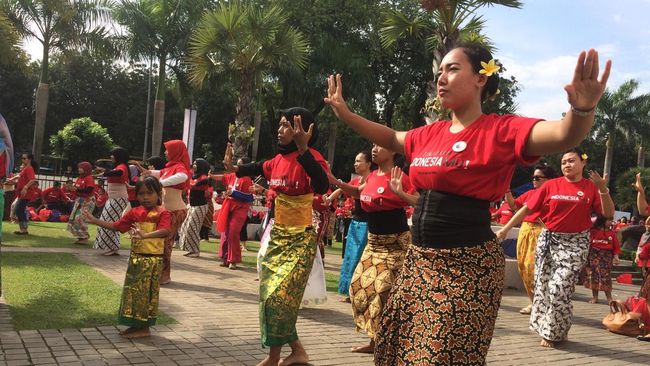 Di usia yang telah melewati tiga abad, Museum Nasional memutuskan membuka diri pada publik lewat sekolah tari tradisional gratis.