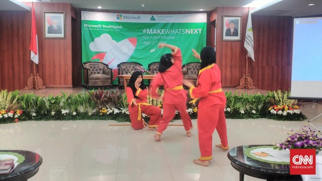 Bela diri sering diidentikkan dengan kekerasan. Padahal tak selalu begitu dan oleh karenanya, perempuan juga cocok lho latihan bela diri.