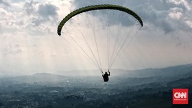 Sukabumi Bersiap Buka Wisata Paralayang di Gunung Keramat