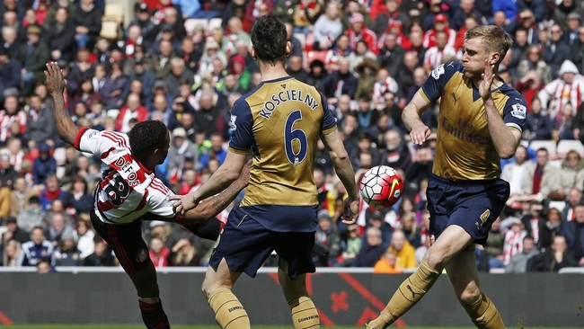 Posisi Arsenal di zona empat besar berada dalam ancaman setelah hanya bermain imbang lawan Sunderland.