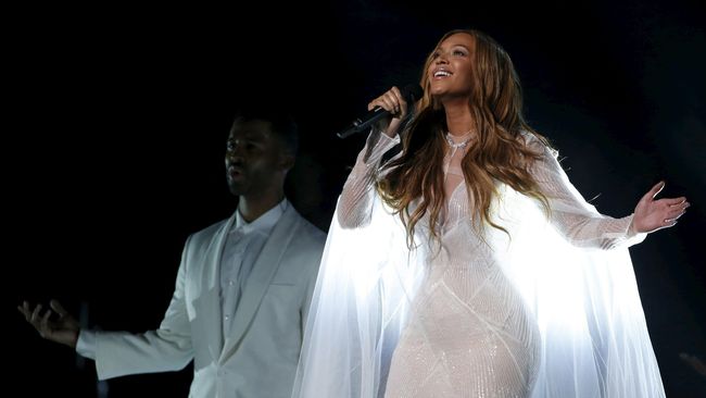 Kabar itu disampaikan langsung Beyonce lewat akun Instagramnya pada Rabu (1/2) siang, dengan disertai foto dirinya dengan perut membesar.