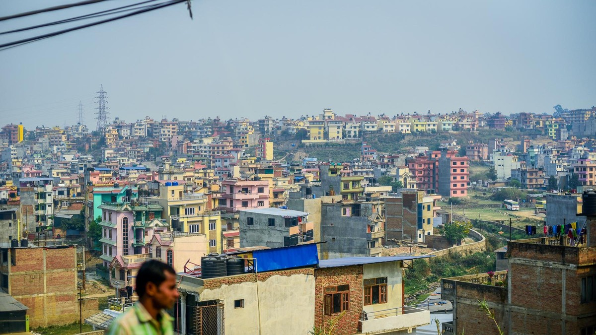 Setahun Berlalu, Runtuhan Gempa Nepal Masih Berserak