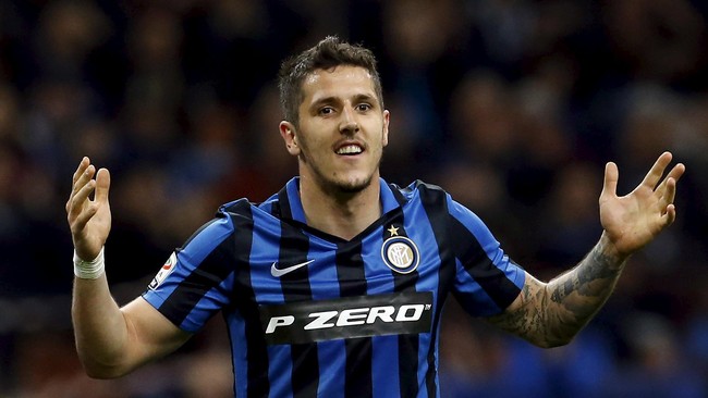 Status penghangat bangku cadangan di Inter Milan memaksa Stevan Jovetic untuk mencari pelabuhan baru. Ia pun memilih untuk menjadi pemain pinjaman Sevilla.