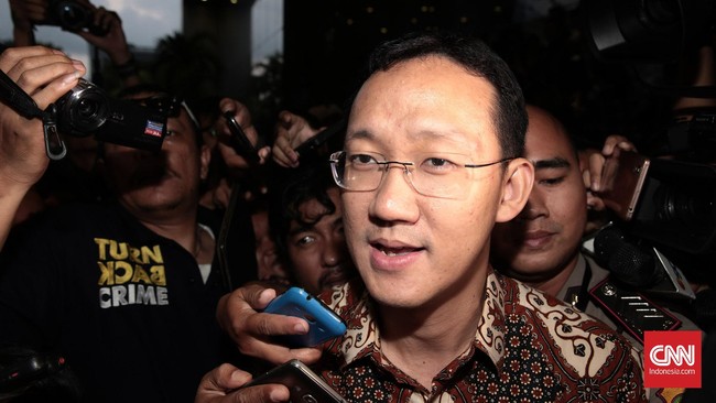 Sunny Tanuwidjaja dikabarkan mundur dari jabatannya sebagai Sekretaris Dewan Pembina Partai Solidaritas Indonesia (PSI).