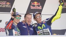 Rossi Bantah Tiru Taktik Lorenzo