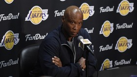 LA Lakers Pecat Pelatih Byron Scott