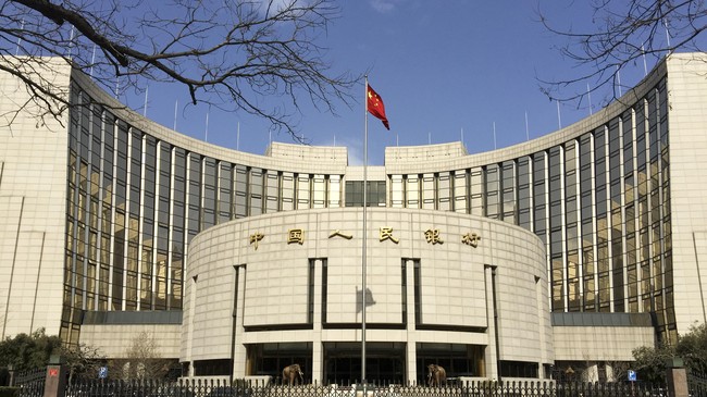 Gubernur bank sentral China (PBoC) Yi Gang dikabarkan akan mengundurkan diri di tengah isu perombakan kabinet pemerintahan baru Xi Jinping.