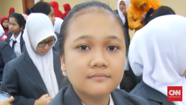 Elita Indriawati baru duduk di kelas 10 SMK Negeri 38, Jakarta. Tapi dia sudah memiliki impian yang besar untuk dunia pendidikan.