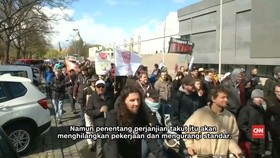 Warga Jerman Memprotes Perjanjian Perdagangan Bebas AS dan UE