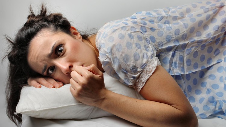 Pernah mimpi mengalami morning sickness, Bunda? Apakah benar itu pertanda akan hamil? Simak jawabannya menurut ahli di sini.