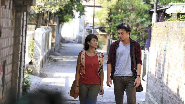 Meski dirilis hampir berbarengan dengan Captain America: Civil War, AADC 2 tetap bisa meraup 700 ribu penonton dalam tiga hari.