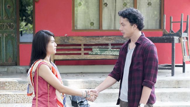 Mendulang 3,6 juta penonton di bioskop, AADC 2 ingin segera menjaring lebih banyak penonton. Film itu pun hadir di layanan streaming.
