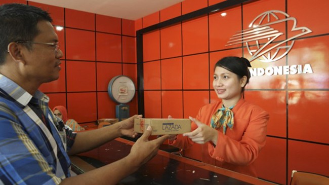 Pengguna Lazada yang ingin mengembalikan produknya kini dapat melalui jasa pengiriman PT Pos Indonesia. Tidak akan ada biaya dalam transaksi ini.