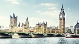 img-title Menggaet London Lewat Nasi Padang dan Senam Poco-poco