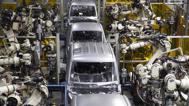 Gempa yang cukup gencang memaksa Daihatsu menghentikan kegiatan memproduksi mobil.