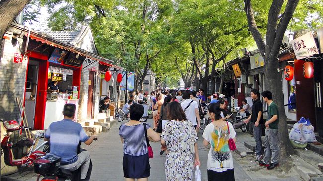 Nanluoguxiang, gang kuno yang terkenal di Beijing menjadi korban dari kepopulerannya sendiri karena membludaknya wisatawan yang datang ke sana.