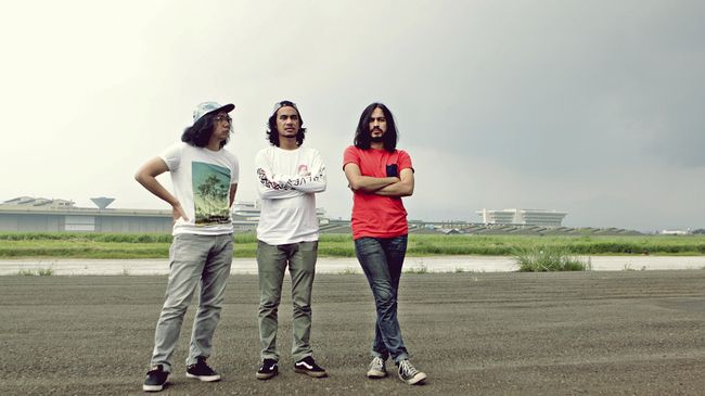 Di dalamnya termuat tiga video untuk lagu-lagu, ‘Tanda Tanya’, ‘Beringin Tua’, dan ‘Target Operasi’.