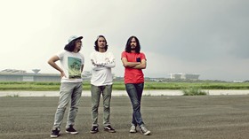 Kelompok Penerbang Roket Rilis Video Musik 11 Menit