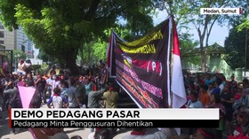 Pedagang Pasar Berdemo di Depan Kantor DPRD Medan