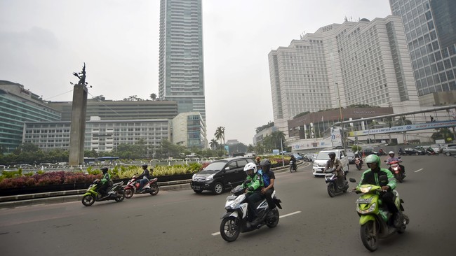 Sejumlah ruas jalan ditutup dan dialihkan selama acara perayaan tahun baru pada 31 Desember 2017 mulai pukul 17:00 WIB hingga 01.00 WIB dini hari.
