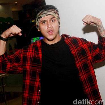 Vicky Nitinegoro Nyaris Bugil, Iko Uwais Tak Bisa Tahan Mulut Kotornya