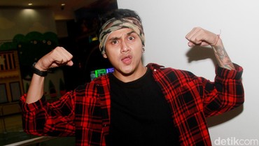 Vicky Nitinegoro Nyaris Bugil, Iko Uwais Tak Bisa Tahan Mulut Kotornya