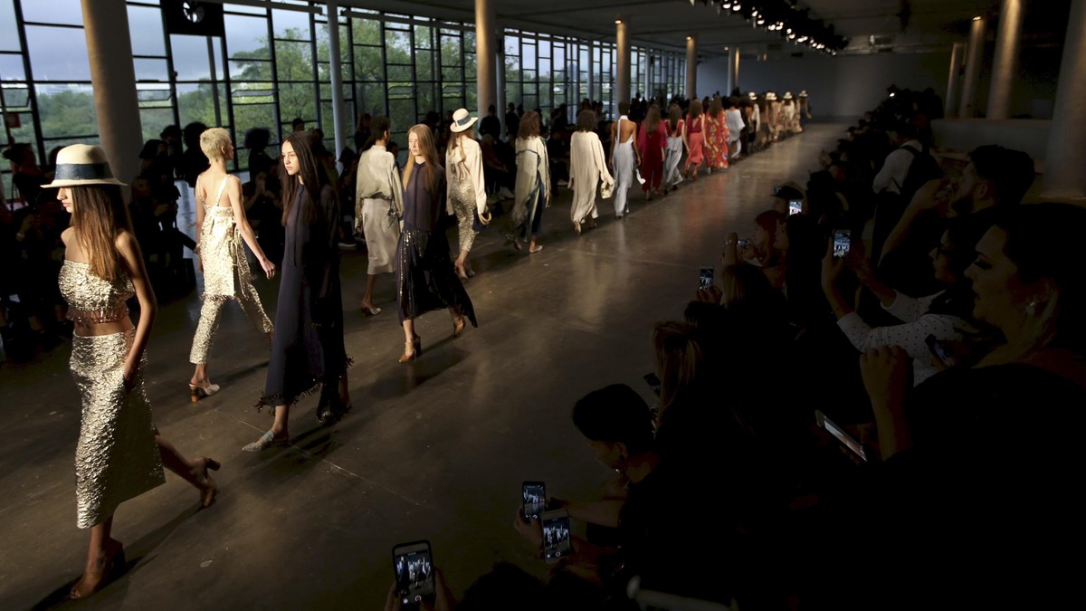 Kemeriahan Panggung Busana Sao Paulo Fashion Week