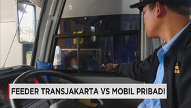 Feeder Transjakarta VS Mobil Pribadi