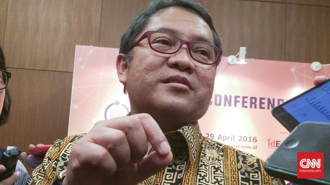 Menkominfo Rudiantara tak ingin terburu-buru satelit untuk menyebarkan internet ke pelosok daerah terealisasi.