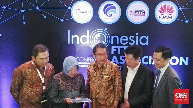 Indonesia perlu mendorong agar jaringan internet tetap bisa meluas. Karena saat ini baru 4,3 juta orang yang menggunakan layanan tersebut.