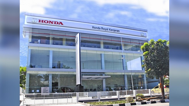 Honda gencar membuka diler baru untuk mengejar peningkatan penjualan mobil 8,26 persen jadi 180 ribu unit sepanjang tahun ini.